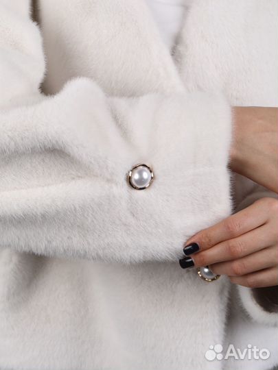 Шуба белая из эко меха / под норку