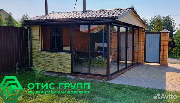 Фасадное остекление стеклянными дверями купе