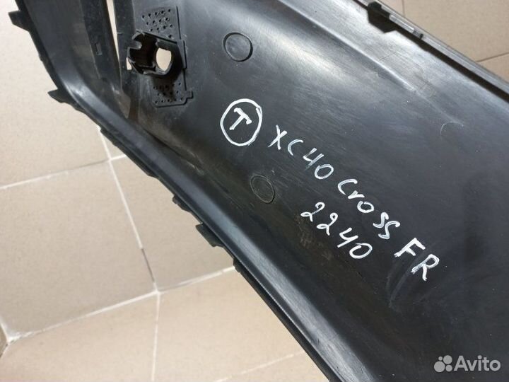 Накладка переднего бампера правая Volvo V40