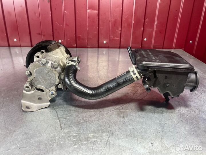 Насос гидроусилителя руля Mercedes C-Class W203