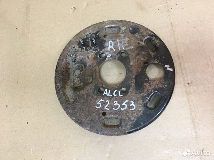 Пыльник тормозного барабана задний правый Nissan