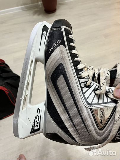 Хоккейные коньки CCM 44 размер