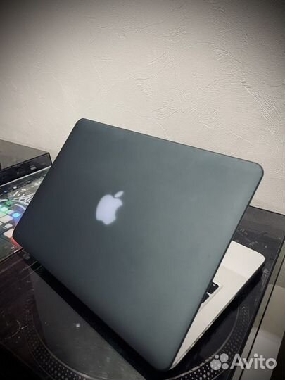 Apple MacBook Pro 13 retina 2015 i7 16gb ram 1tb