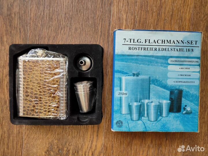 Фляжка со стаканами