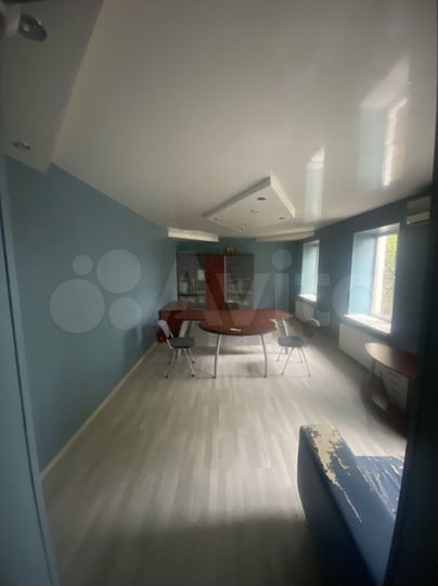 Здание, 700 м²