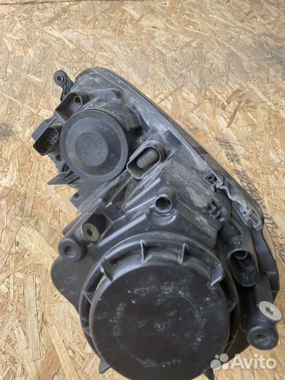 Фара передняя правая на volkswagen jetta 5