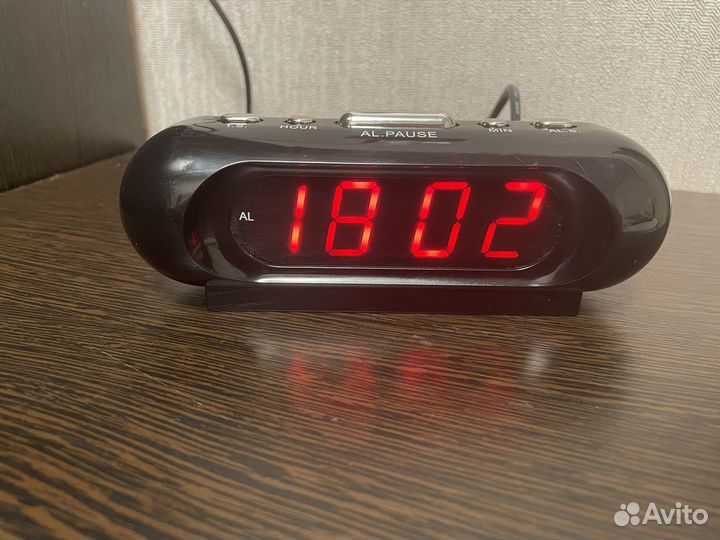 Часы с будильником