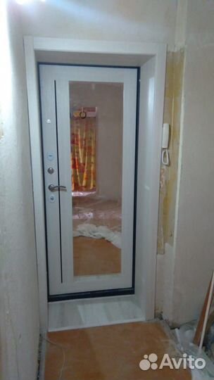 Входные двери с зеркалом в Великих Луках