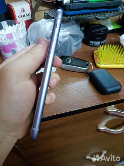 Телефон iPhone 11