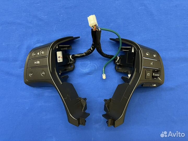Кнопки мультимедиа руля Lexus HS250h