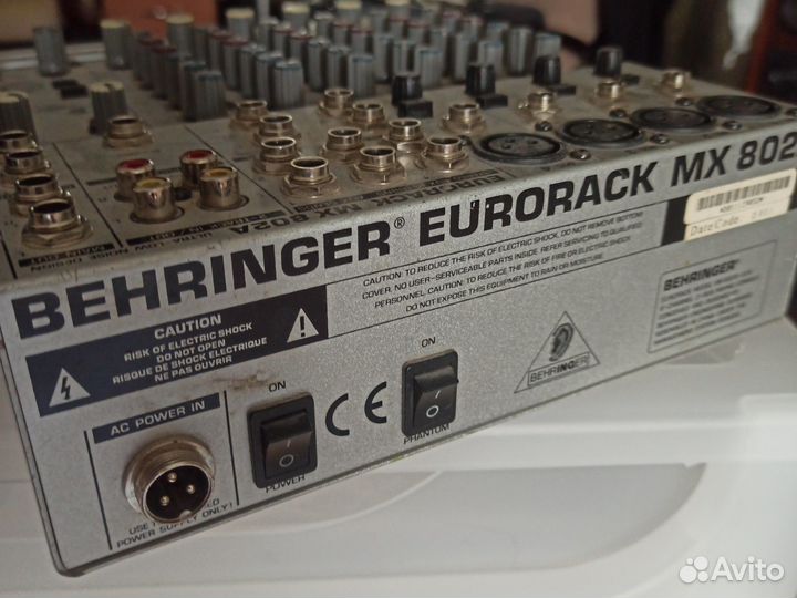 Микшерный пульт behringer