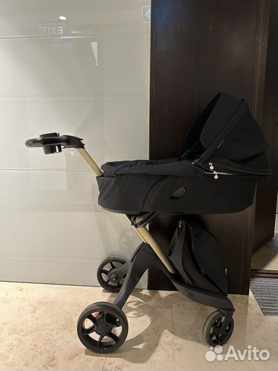 2 в 1 Stokke Xplory V6 Gold на черно-золотой раме