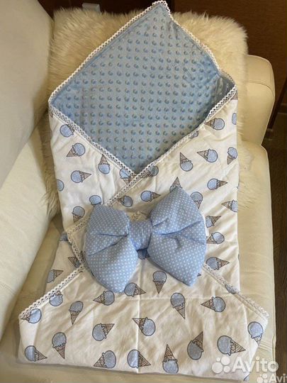 Конверт на выписку с большим голубым бантом