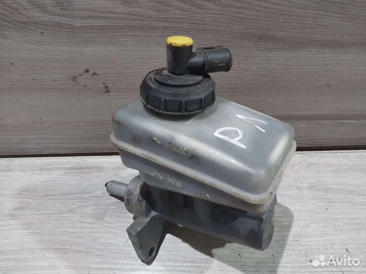 Главный тормозной цилиндр Renault Logan 1