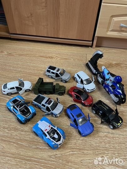 Машинки и мотоцикл