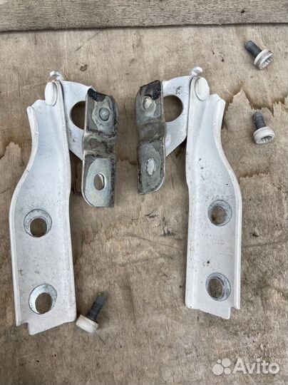 Петля капота левая/правая Audi A3 8p