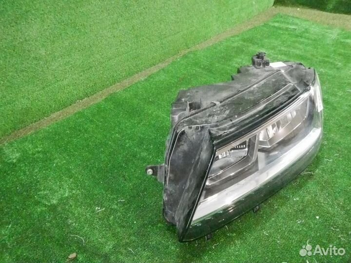 Фара левая Volkswagen Tiguan