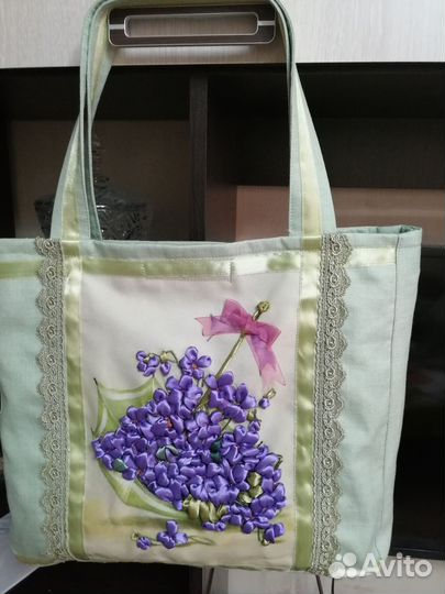 Картина вышитая атласными лентами