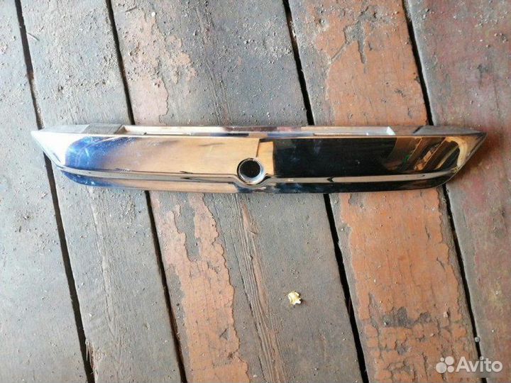 Накладка двери багажника Nissan Terrano