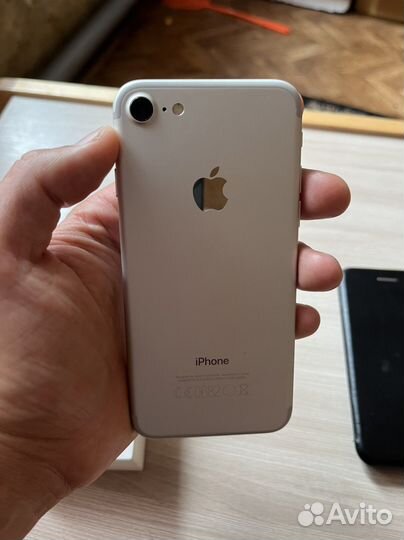Телефон iPhone 7
