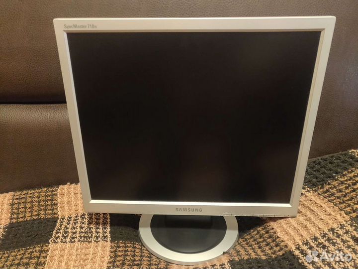 Монитор Samsung SynsMaster 710N