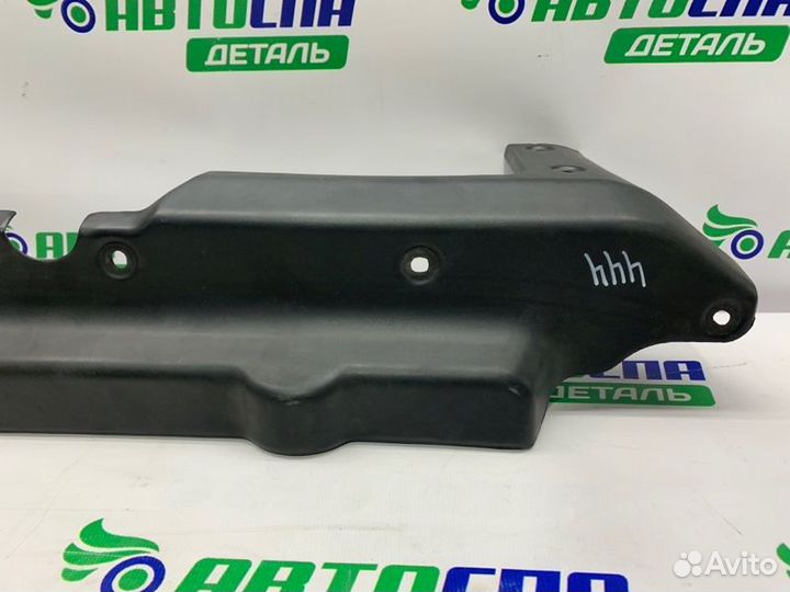 Накладка замка капота передняя Kia Sorento джип