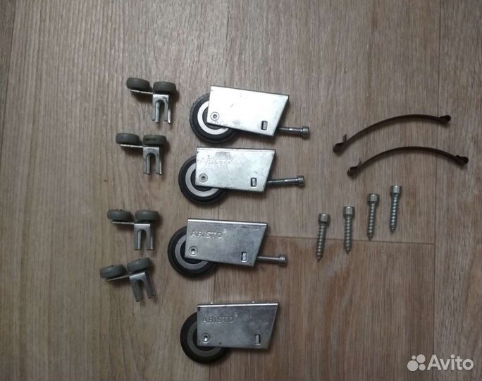 Комплект (не полный) роликов для дверей-купе