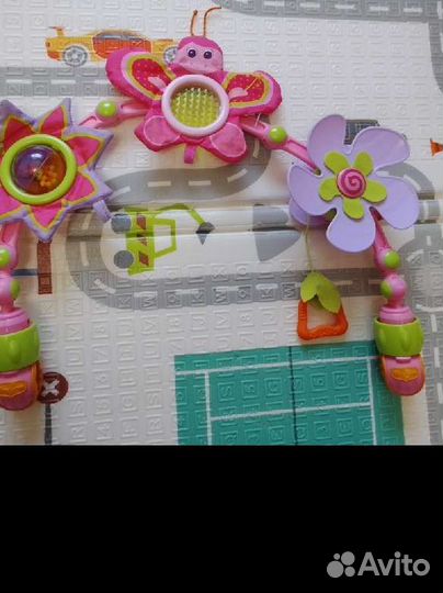 Развивающий коврик и игрушка на коляску