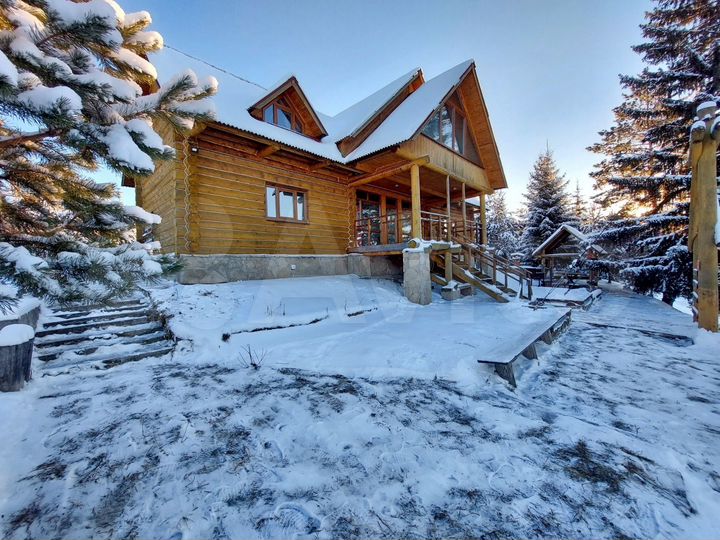 Коттедж 220 м² на участке 1,7 га