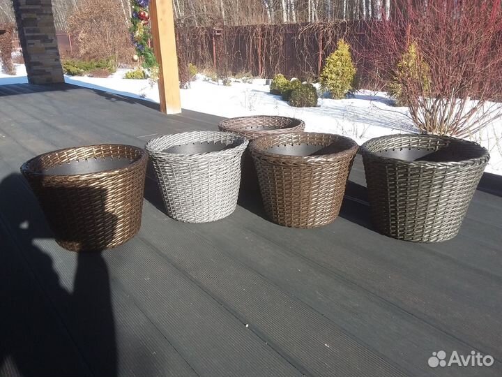 Кашпо из искуственного ротанга
