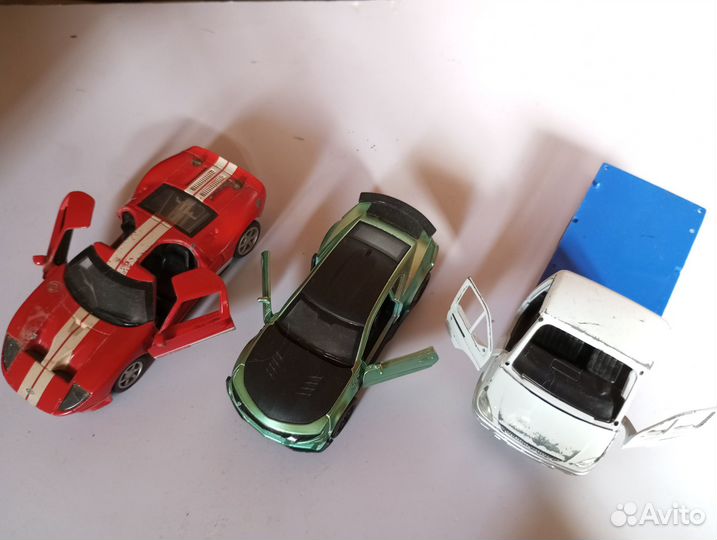 Кубик-рубик, машинки, пирамидки