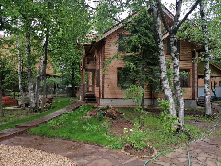 Дом 230 м² на участке 8 сот.