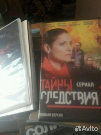 Диски и видеокассеты много