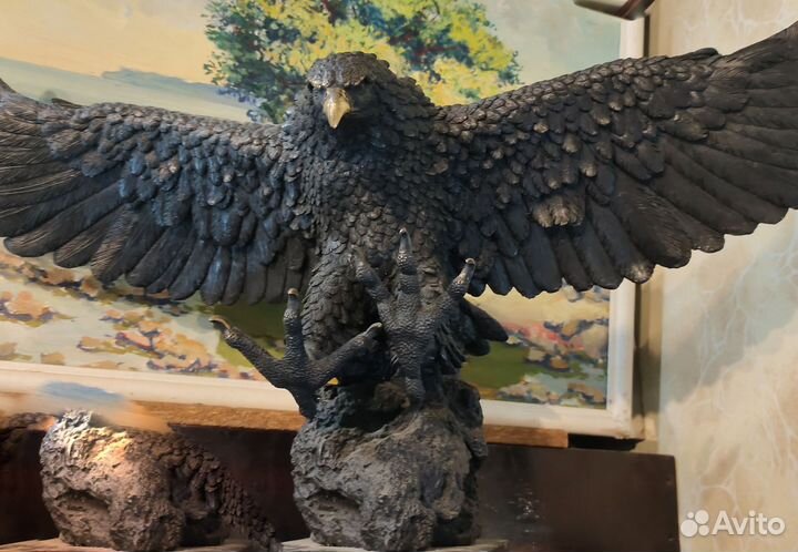 Бронзовая скульптура Орёл на мраморе