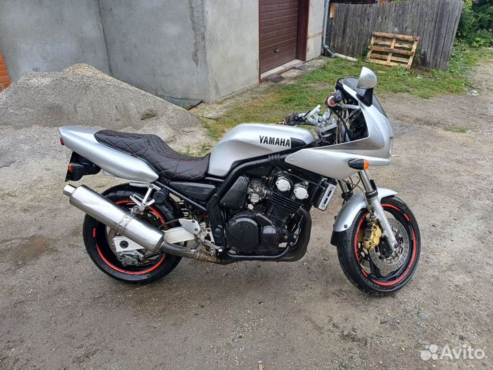 Yamaha FZ400