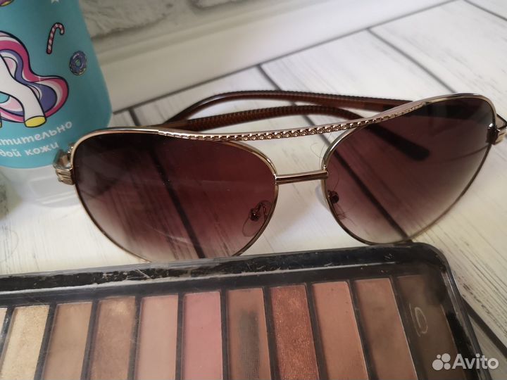 Набором тени для век,крем и очки женские