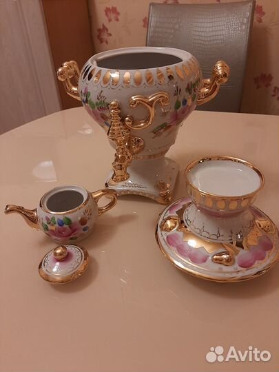 Фарфоровый самовар и масленка Гжель