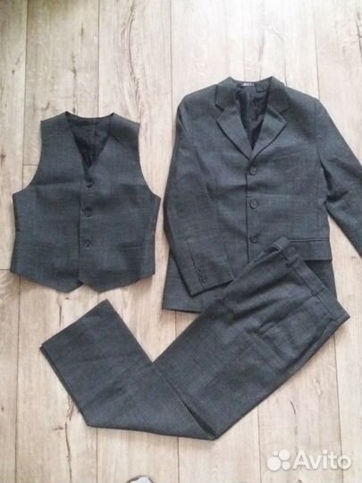 Костюм тройка школьный