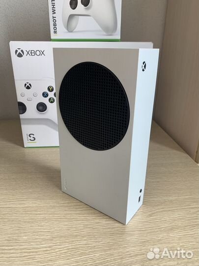 Xbox series s Ростест+2геймпада+подписка