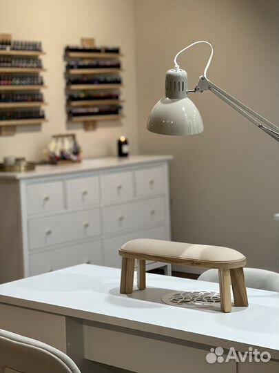 Администратор студии маникюра