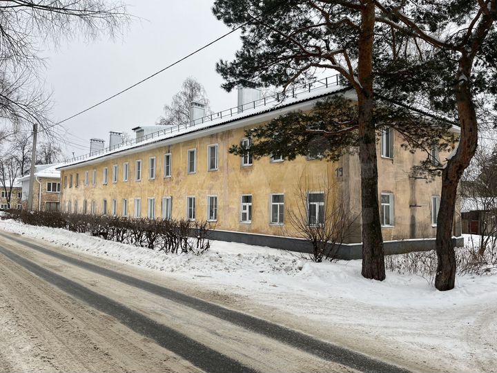 Доля в 2-к. квартире, 34 м², 1/2 эт.