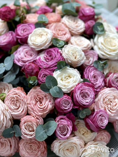 Букет из пионовидние розы