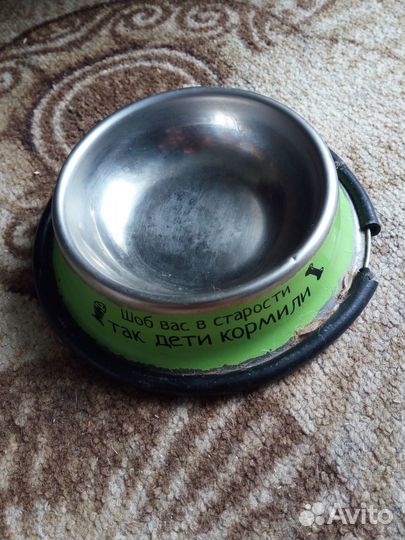 Продам костюм для собаки,миски,чесалки