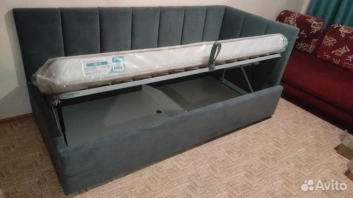 Кровать с бортиком