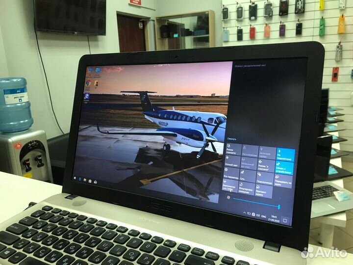 Ноутбук Asus 4ядра + SSD FullHD экран