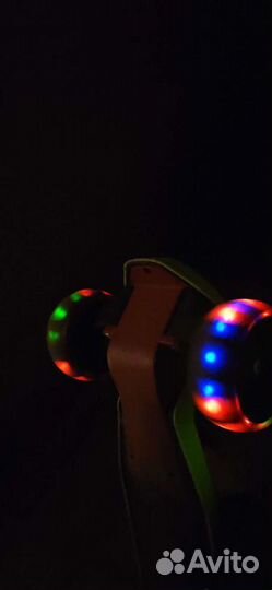 Самокат трехколесный со светящимися колёсами