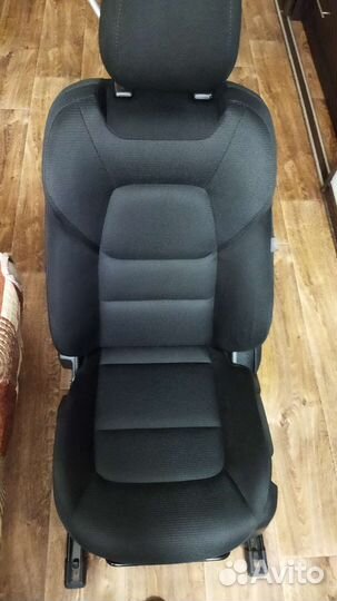 Передние сиденья