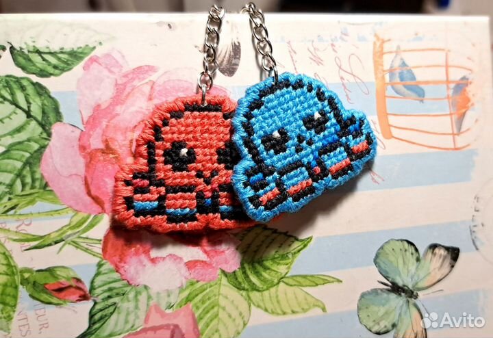 Значки и брелоки из вышивки на заказ