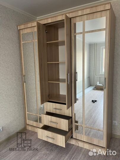 Шкаф с зеркалом