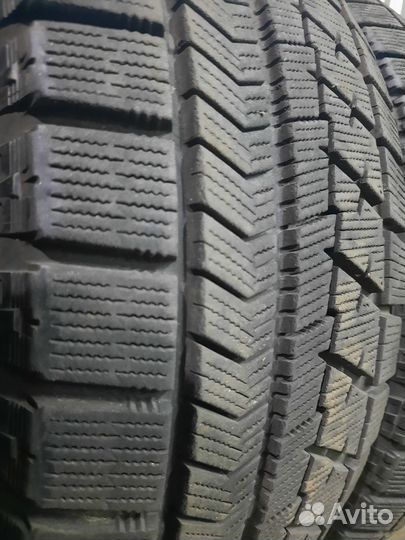 Bridgestone Blizzak VRX 205/50 R17